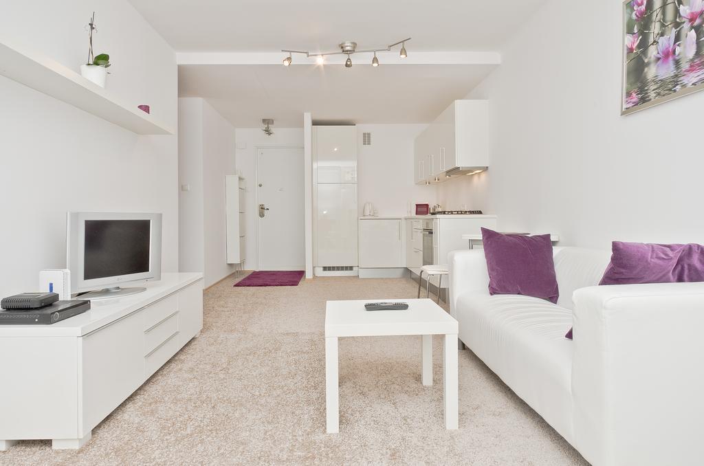 Goodnight Warsaw Apartments - Al. Jana Pawla II 26 Room photo
